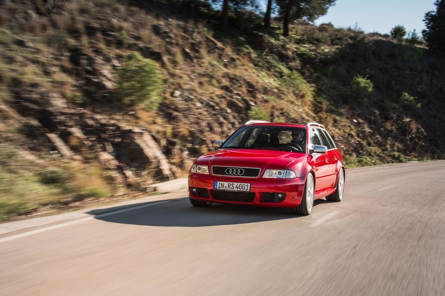 Audi RS4 Avant 2000 года  (фото 13 из 31)